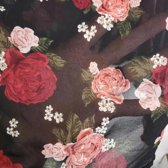 Torrid Top Womens 0X Shark bite Hem Lightweight Whimsigoth Florals Scoop Neck - Picture 7 of 9